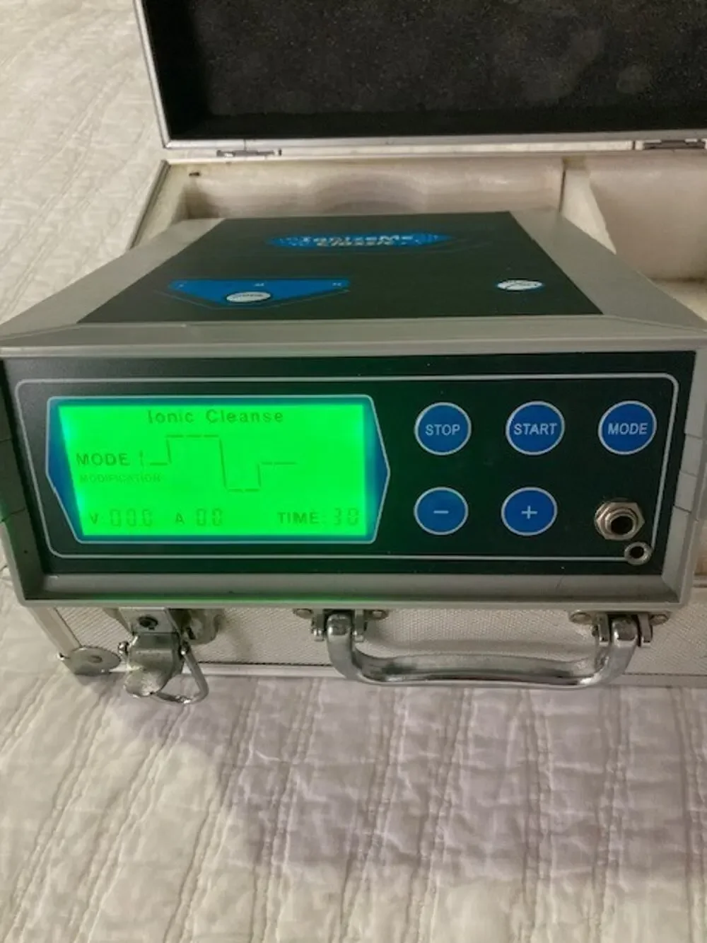 Quantum Resonance Magnetic Analyzer QRMA – Tested & Working – With Case & Cables